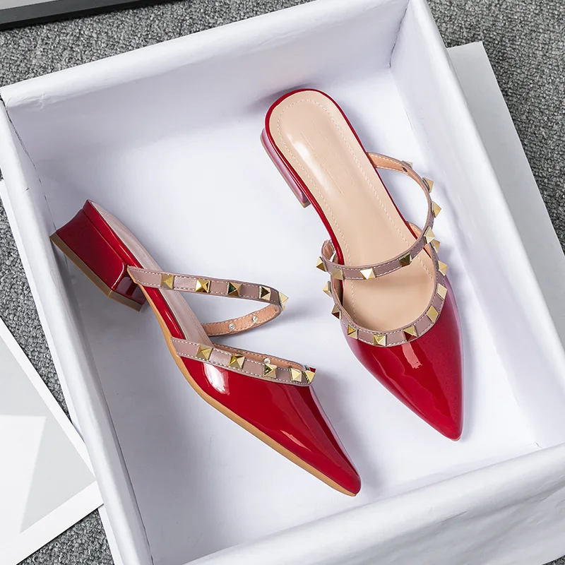 Leatherwork Rivets - Chinelo Feminino de Verão 2026 com