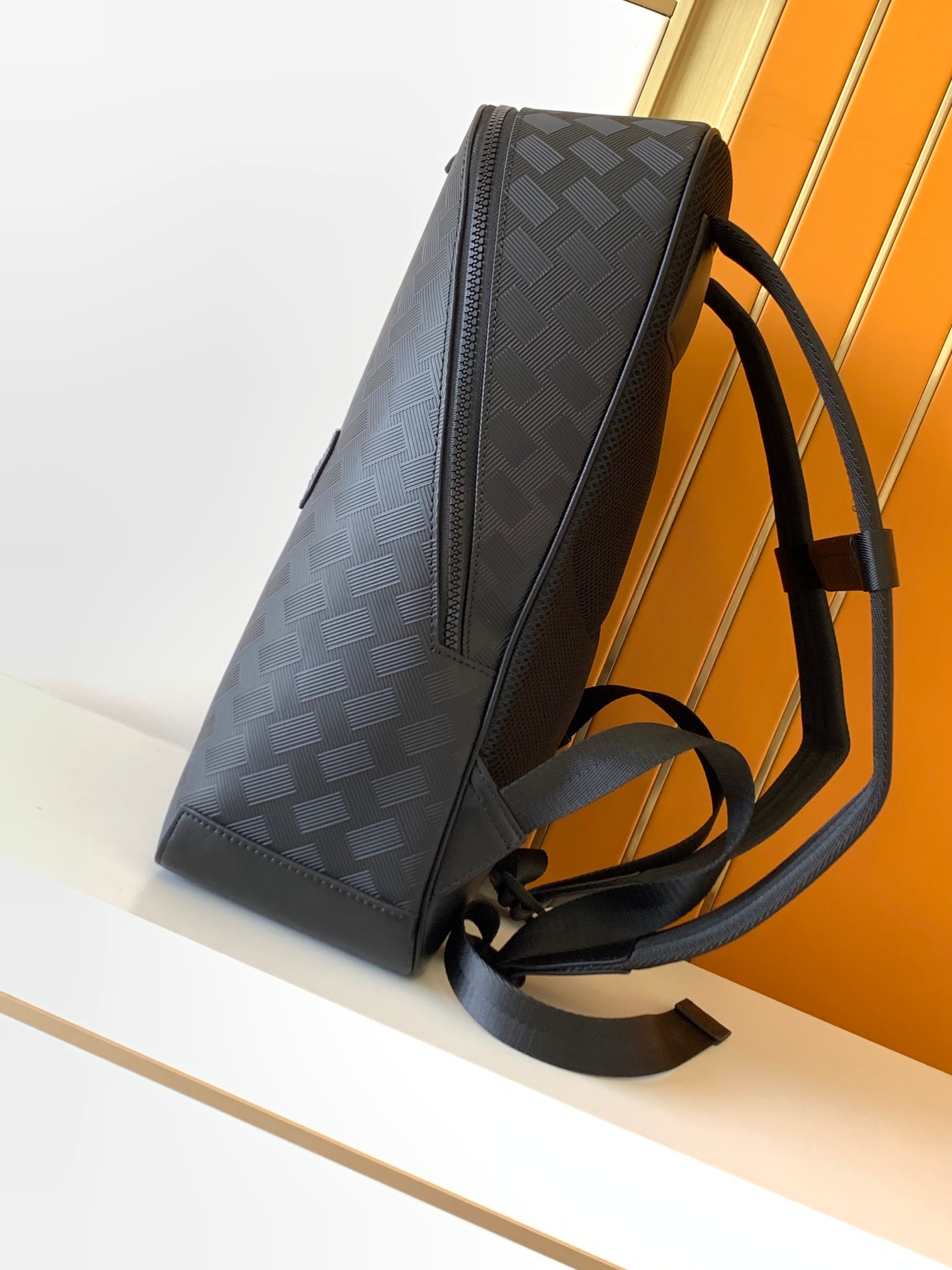Mochila Minimalista Preta com  - Leather Work Rucksack avaliação e preço